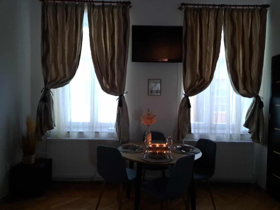 Sofia'S Home Comfy Studio In The Old Town Брашов Экстерьер фото