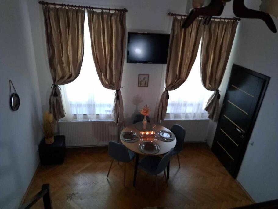 Sofia'S Home Comfy Studio In The Old Town Брашов Экстерьер фото
