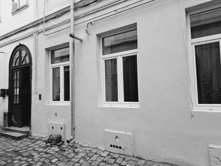 Sofia'S Home Comfy Studio In The Old Town Брашов Экстерьер фото